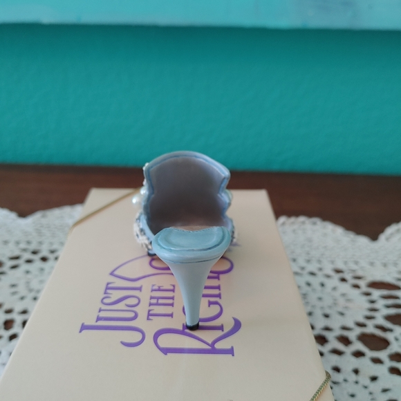 Just The Right Shoe Mini Collectible and Accessory - Picture 9 of 9